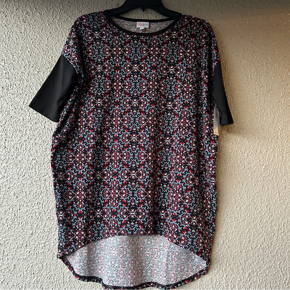 LuLaRoe Irma shirt Black red blue cream Abstract
Short Sleeve Tunic Blouse XXS